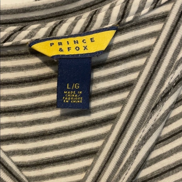 Striped cut shoulder long sleeve - Picture 2 of 2